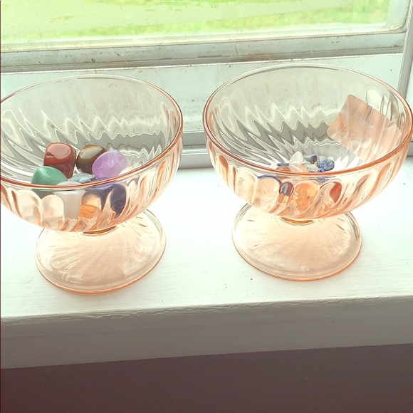 Pair of 2 Vintage Rose stained glass dishes. - Picture 1 of 2